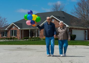 active senior couple taking a walk at franklin otterbein