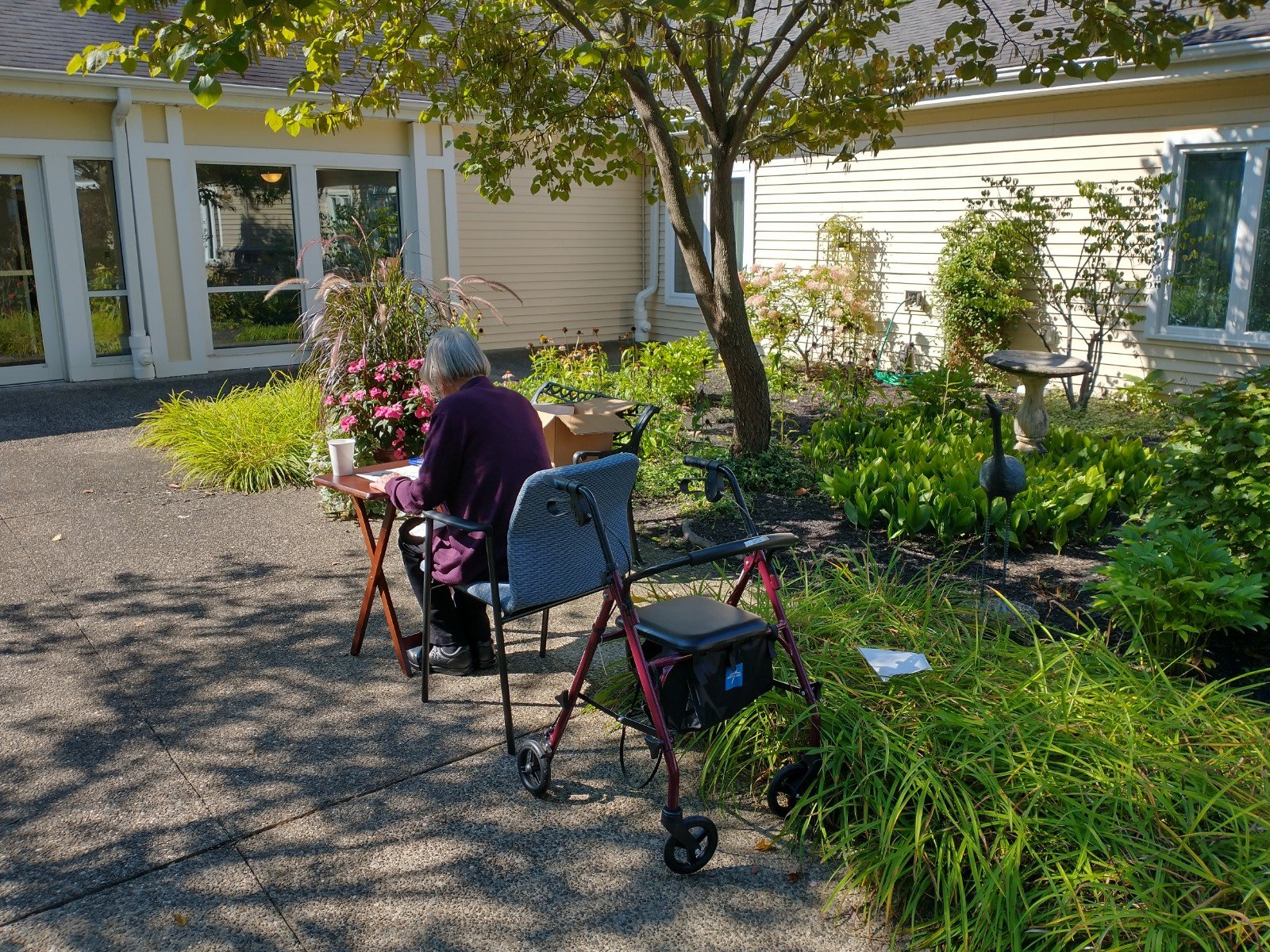 Otterbein Granville resident plein air painting in The Courtyard.